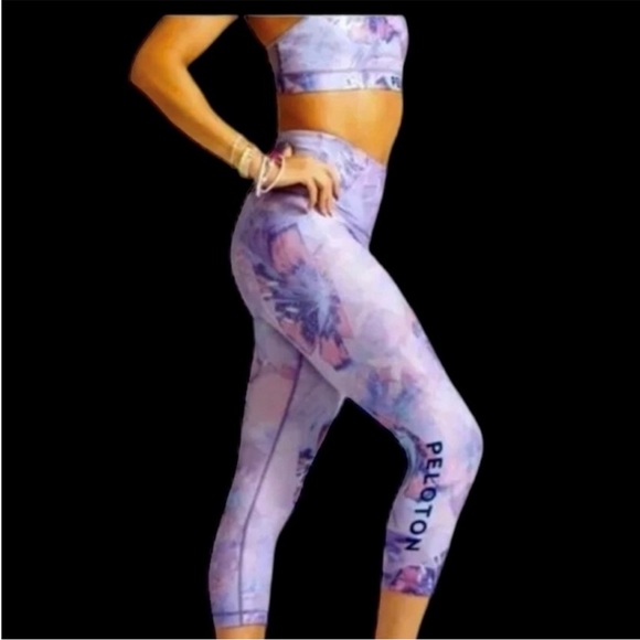 PELOTON x WITH Floral 2K pink blue Capri Leggings XL - Picture 6 of 7
